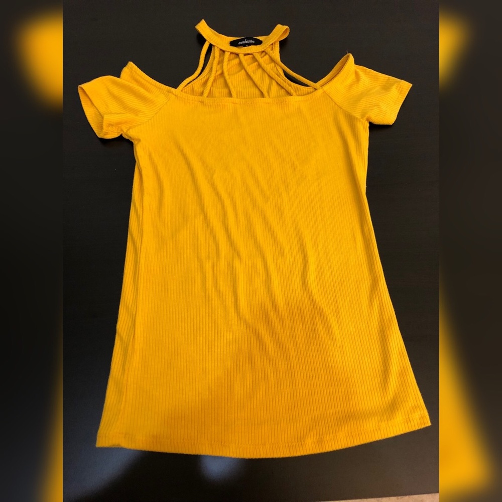 🌸Off shoulder cage top🌸